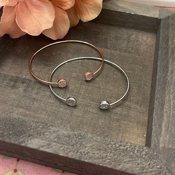 JBloom Dainty Bracelet - Picture 3 of 4